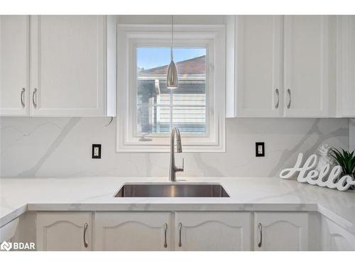 121 Riverglen Drive, Keswick, ON - Indoor Photo Showing Kitchen