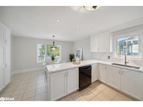 121 Riverglen Drive, Keswick, ON - Indoor Photo Showing Kitchen