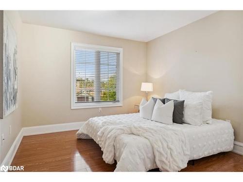 121 Riverglen Drive, Keswick, ON - Indoor Photo Showing Bedroom