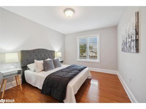 121 Riverglen Drive, Keswick, ON - Indoor Photo Showing Bedroom