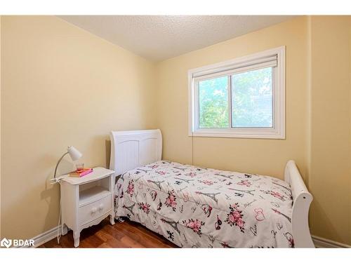 126 Madelaine Drive, Barrie, ON - Indoor Photo Showing Bedroom