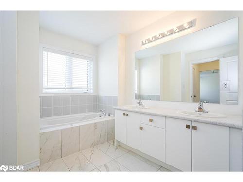 57 Alnwick Street, Barrie, ON - Indoor Photo Showing Bathroom