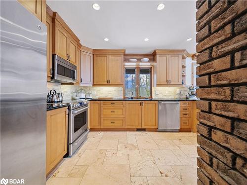 983 Bass Lake Sideroad E, Oro-Medonte, ON - Indoor Photo Showing Kitchen