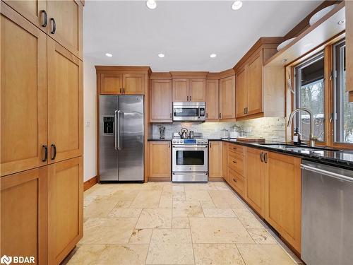 983 Bass Lake Sideroad E, Oro-Medonte, ON - Indoor Photo Showing Kitchen