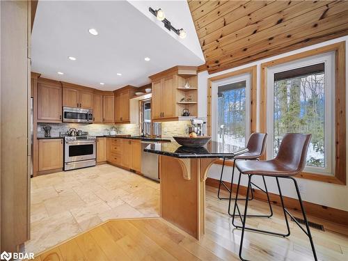 983 Bass Lake Sideroad E, Oro-Medonte, ON - Indoor Photo Showing Kitchen