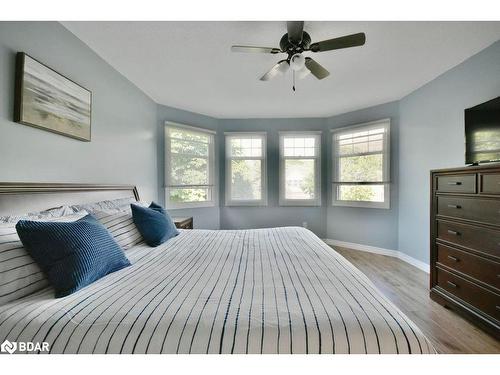 1889 Applewood Avenue, Innisfil, ON - Indoor Photo Showing Bedroom