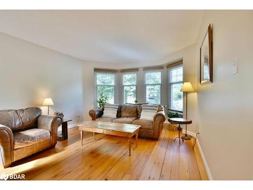 1889 Applewood Avenue, Innisfil, ON - Indoor Photo Showing Living Room