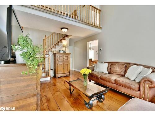 1889 Applewood Avenue, Innisfil, ON - Indoor Photo Showing Living Room