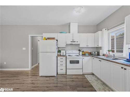 347 Blake Street, Barrie, ON - Indoor Photo Showing Kitchen