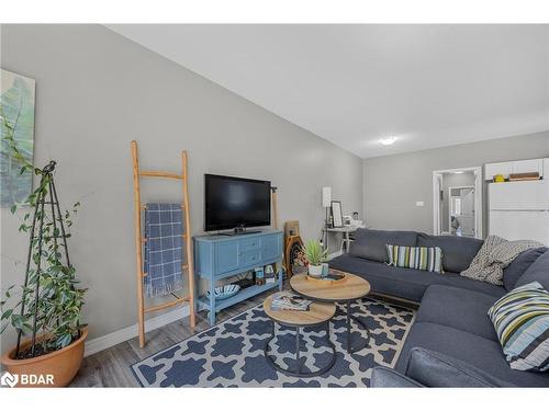 347 Blake Street, Barrie, ON - Indoor Photo Showing Living Room