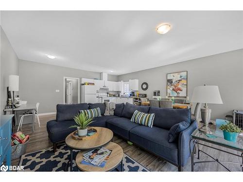 347 Blake Street, Barrie, ON - Indoor Photo Showing Living Room