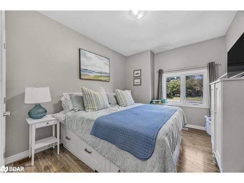 347 Blake Street, Barrie, ON - Indoor Photo Showing Bedroom