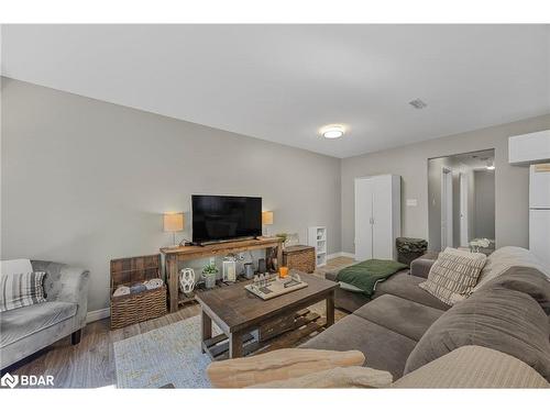 347 Blake Street, Barrie, ON - Indoor Photo Showing Living Room