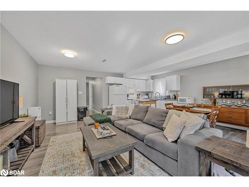 347 Blake Street, Barrie, ON - Indoor Photo Showing Living Room