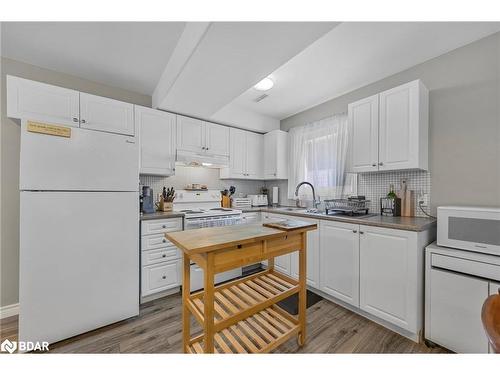 347 Blake Street, Barrie, ON - Indoor Photo Showing Kitchen