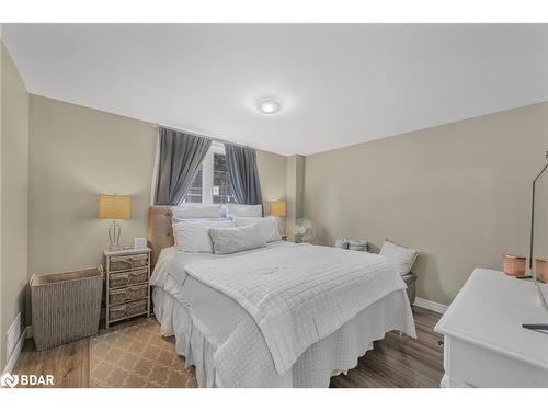 347 Blake Street, Barrie, ON - Indoor Photo Showing Bedroom