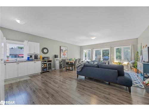 347 Blake Street, Barrie, ON - Indoor Photo Showing Living Room