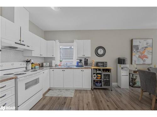 347 Blake Street, Barrie, ON - Indoor Photo Showing Kitchen