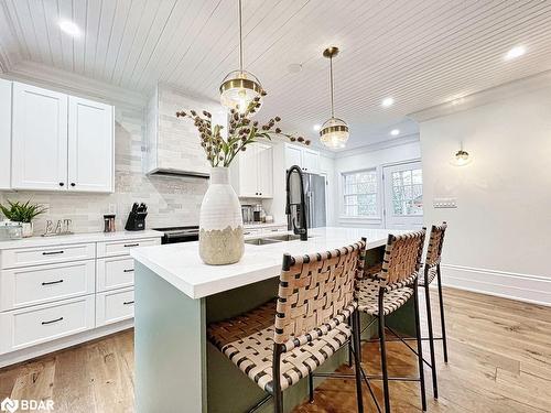 62 Shirley Avenue, Barrie, ON - Indoor Photo Showing Kitchen With Upgraded Kitchen