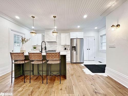 62 Shirley Avenue, Barrie, ON - Indoor Photo Showing Kitchen With Upgraded Kitchen