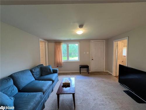 34 Broadview Street, Collingwood, ON - Indoor Photo Showing Living Room