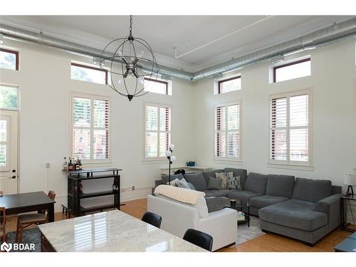 212-200 Stinson Street, Hamilton, ON - Indoor Photo Showing Living Room