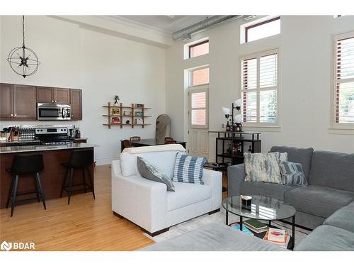 212-200 Stinson Street, Hamilton, ON - Indoor Photo Showing Living Room