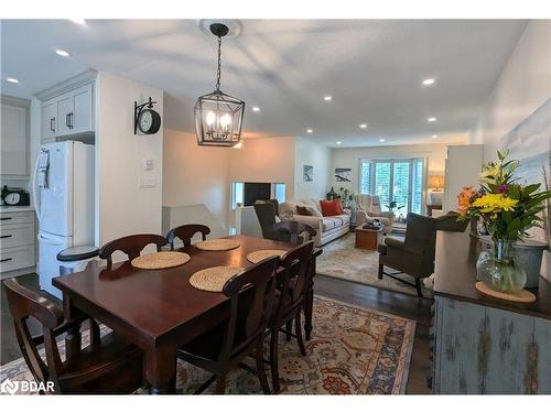 211 Sunset Crescent, Stroud, ON - Indoor Photo Showing Dining Room