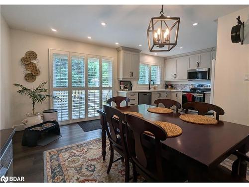 211 Sunset Crescent, Stroud, ON - Indoor Photo Showing Dining Room