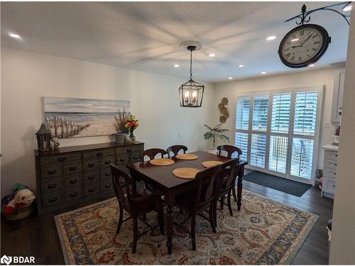 211 Sunset Crescent, Stroud, ON - Indoor Photo Showing Dining Room