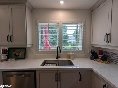 211 Sunset Crescent, Stroud, ON - Indoor Photo Showing Kitchen With Double Sink