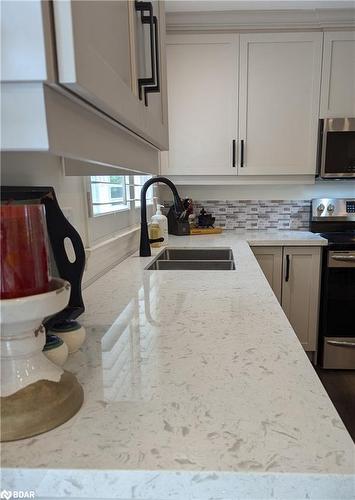 211 Sunset Crescent, Stroud, ON - Indoor Photo Showing Kitchen With Double Sink