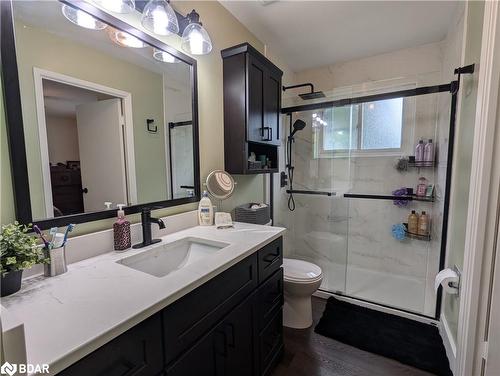 211 Sunset Crescent, Stroud, ON - Indoor Photo Showing Bathroom