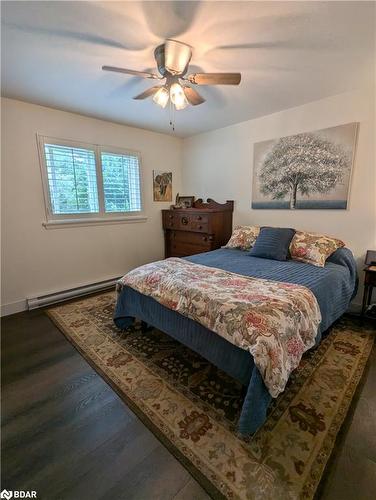 211 Sunset Crescent, Stroud, ON - Indoor Photo Showing Bedroom