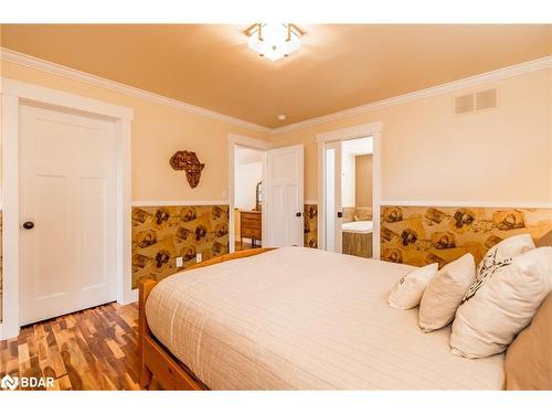 5 Dale Court, Oro-Medonte, ON - Indoor Photo Showing Bedroom