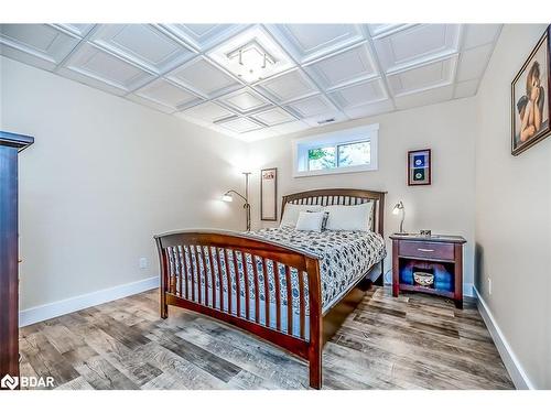 5 Dale Court, Oro-Medonte, ON - Indoor Photo Showing Bedroom