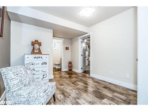 5 Dale Court, Oro-Medonte, ON - Indoor Photo Showing Bedroom