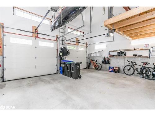 5 Dale Court, Oro-Medonte, ON - Indoor Photo Showing Garage