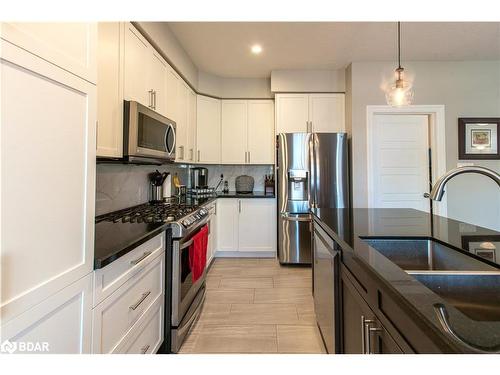 187 Findlay Drive, Collingwood, ON - Indoor Photo Showing Kitchen With Stainless Steel Kitchen With Upgraded Kitchen