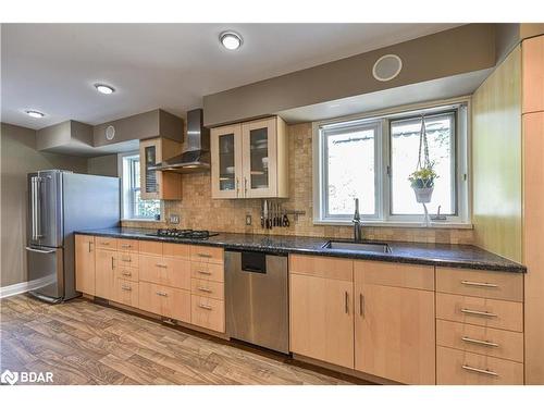 188 Nottawasaga Street, Orillia, ON - Indoor Photo Showing Kitchen With Upgraded Kitchen