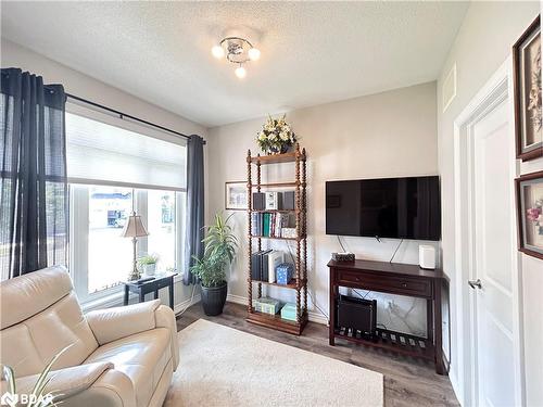 26 Bianca Crescent, Wasaga Beach, ON - Indoor Photo Showing Living Room