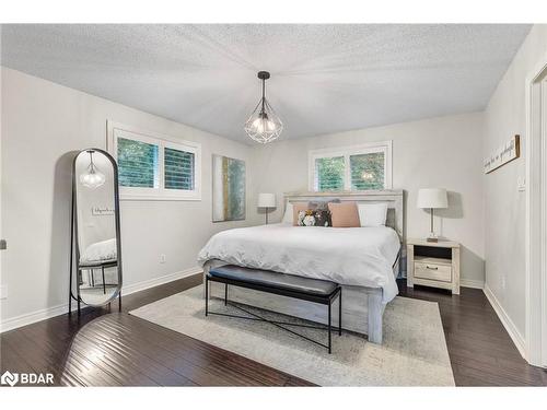 25 Silver Court, Hamilton, ON - Indoor Photo Showing Bedroom