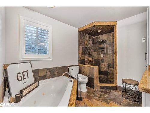 25 Silver Court, Hamilton, ON - Indoor Photo Showing Bathroom