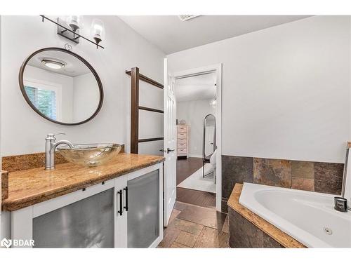 25 Silver Court, Hamilton, ON - Indoor Photo Showing Bathroom