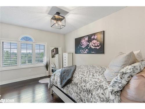 25 Silver Court, Hamilton, ON - Indoor Photo Showing Bedroom