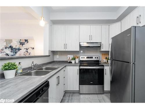 25 Elsegood Drive, Guelph, ON - Indoor Photo Showing Kitchen With Double Sink