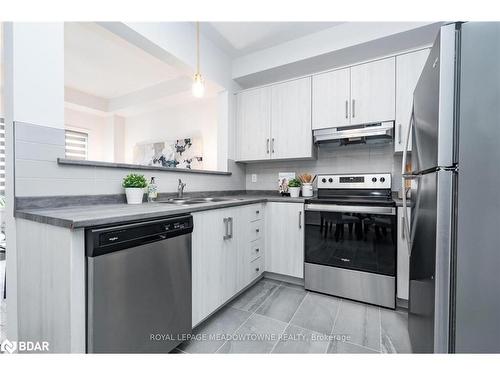 25 Elsegood Drive, Guelph, ON - Indoor Photo Showing Kitchen