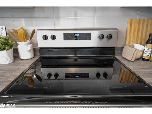 25 Elsegood Drive, Guelph, ON - Indoor Photo Showing Kitchen