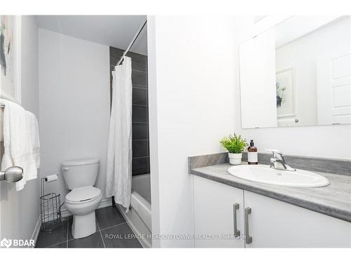 25 Elsegood Drive, Guelph, ON - Indoor Photo Showing Bathroom