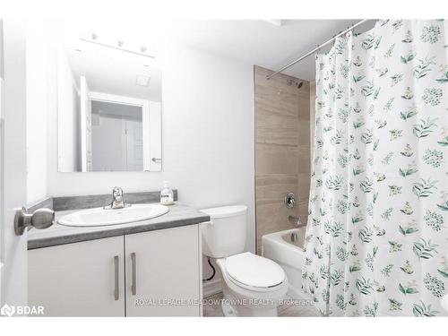 25 Elsegood Drive, Guelph, ON - Indoor Photo Showing Bathroom